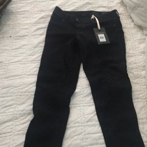 New w/ Tag Limited Size 6 Reg Black Skinny Jeans